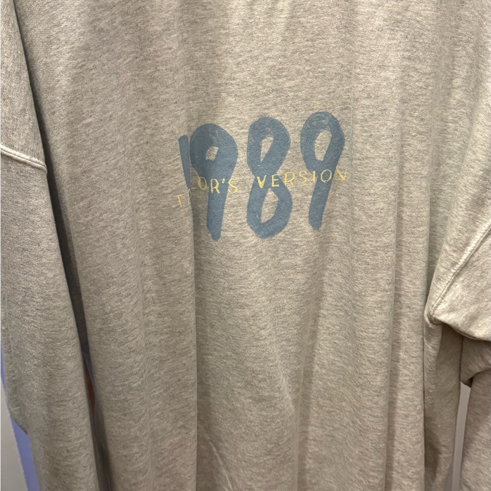 spotify exclusive taylor swift 1989 crewneck